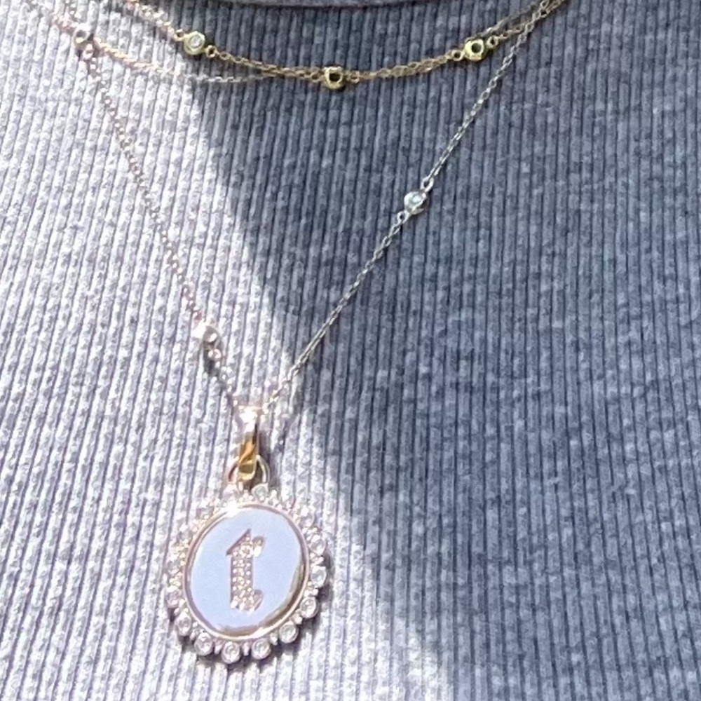 Lilli claspe gothic T pendant